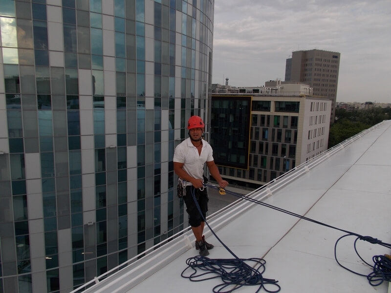 https://aerofm.ro/wp-content/uploads/2021/04/alpinisti-utilitari-handyman-.jpeg