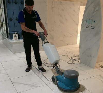 https://aerofm.ro/wp-content/uploads/2021/05/curatenie-profesionala-handyman-1.jpeg