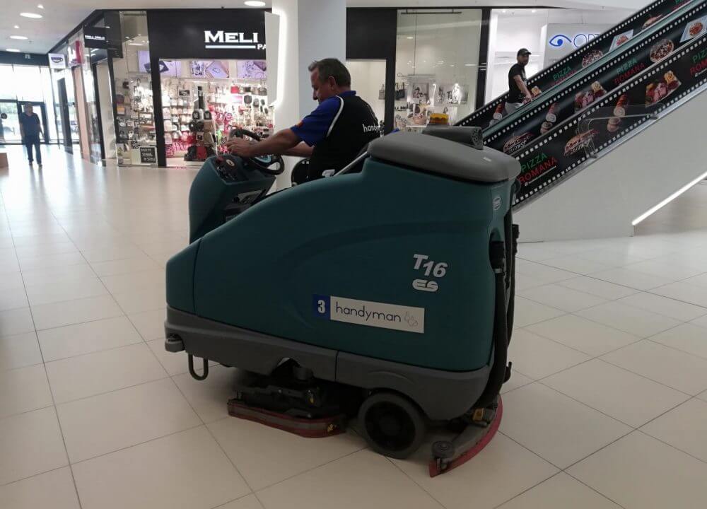 https://aerofm.ro/wp-content/uploads/2021/05/servicii-curatenie-shopping-city-ramnicu-valcea-handyman-international-3-1000x720-1.jpg
