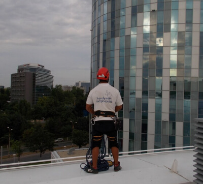 https://aerofm.ro/wp-content/uploads/2021/05/spalare-fatade-handyman.jpeg